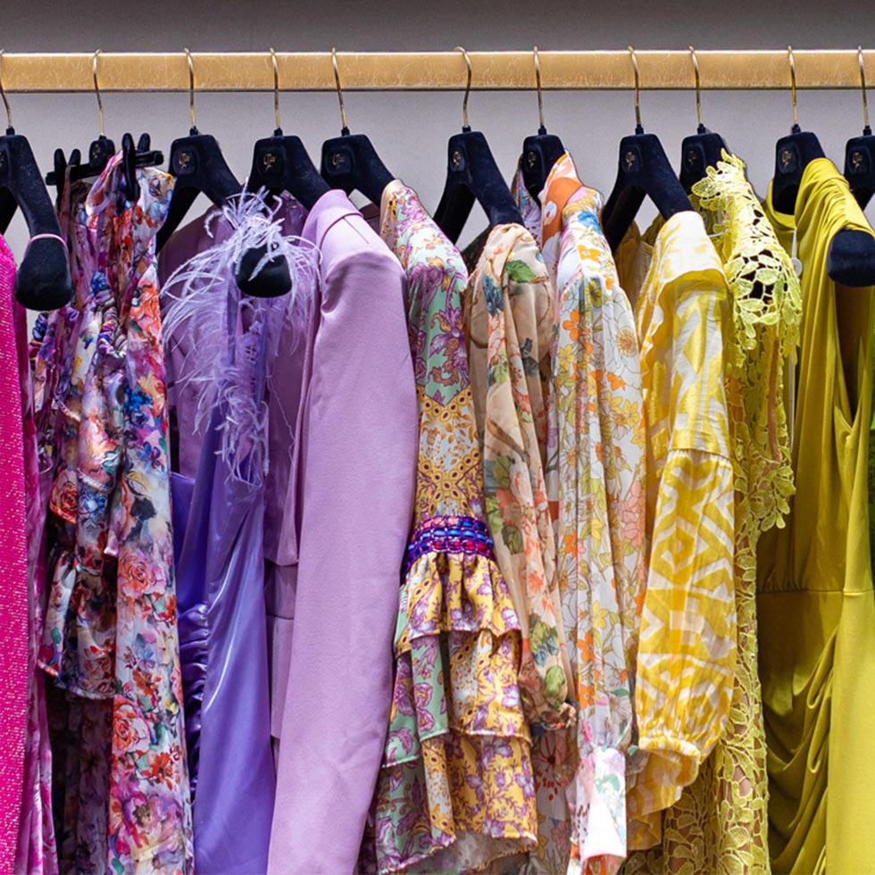 Create a casual chic outfit on a budget